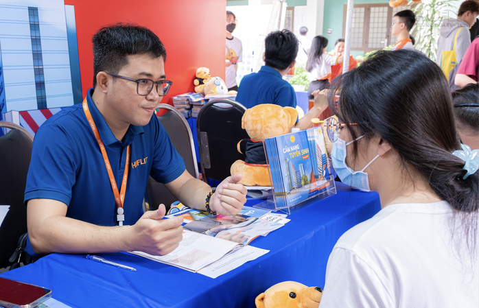 دانشگاه زبانهای خارجی و فناوری اطلاعات شهر هوشی مین حداقل نمره پذیرش را برای همه رشتهها ۱۵ میداند - عکس ۱. Trường ĐH Ngoại ngữ - Tin học TP HCM nhận xét tuyển điểm sàn 15 tất cả các ngành- Ảnh 1.