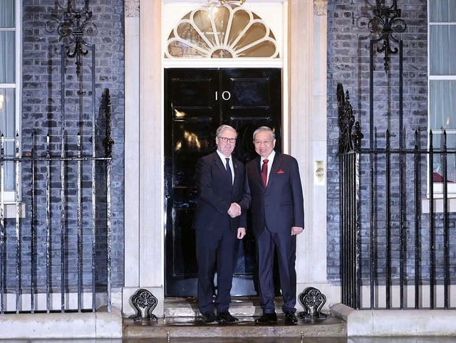 וייטנאם ובריטניה משפרות את היחסים לשותפות אסטרטגית מקיפה - תמונה 2. Việt Nam và Anh nâng cấp quan hệ lên Đối tác chiến lược toàn diện - Ảnh 2.