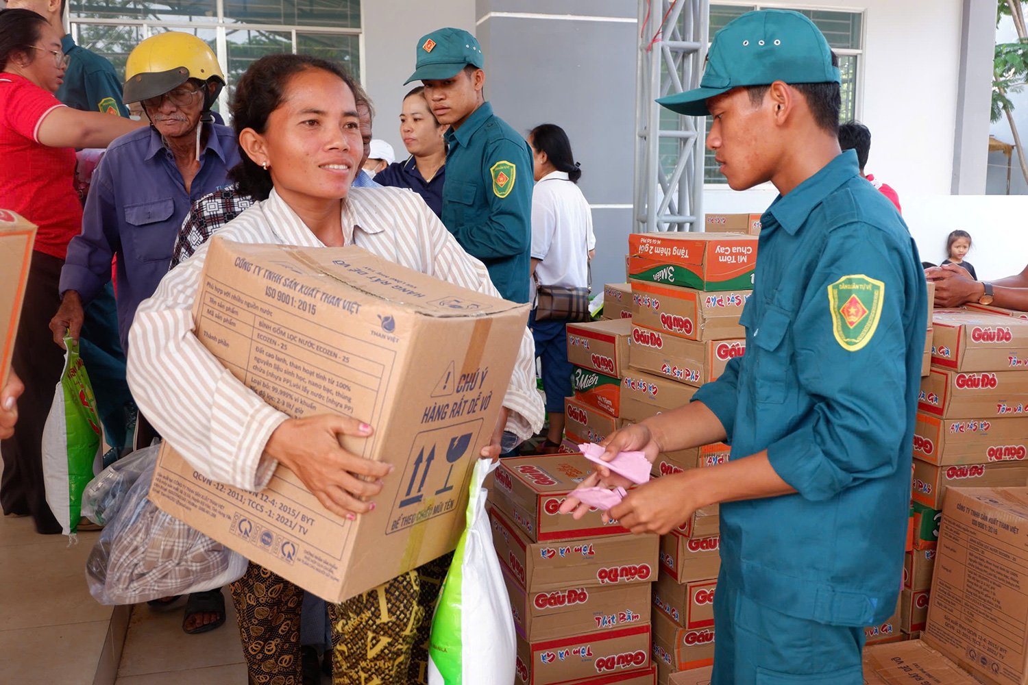 Hubungan tentera-sivil yang hangat