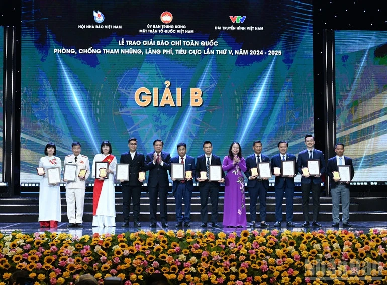 Прем'єр-міністр Фам Мінь Чінь: Революційна преса повинна боротися з корупцією з духом «сталь у пері - вогонь у серці»