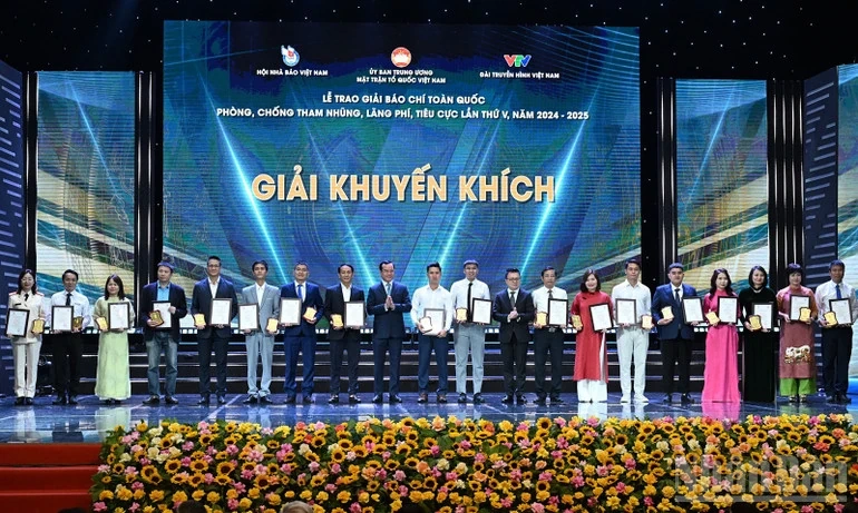 Прем'єр-міністр Фам Мінь Чінь: Революційна преса повинна боротися з корупцією з духом «сталь у пері - вогонь у серці»