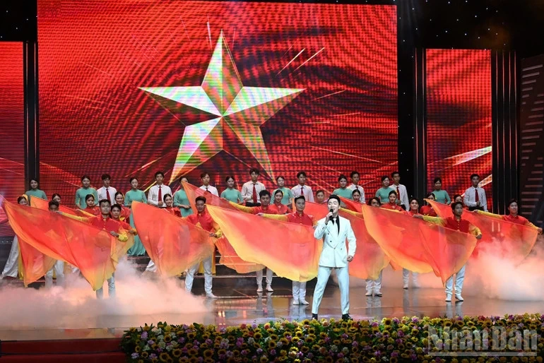 Прем'єр-міністр Фам Мінь Чінь: Революційна преса повинна боротися з корупцією з духом «сталь у пері - вогонь у серці»