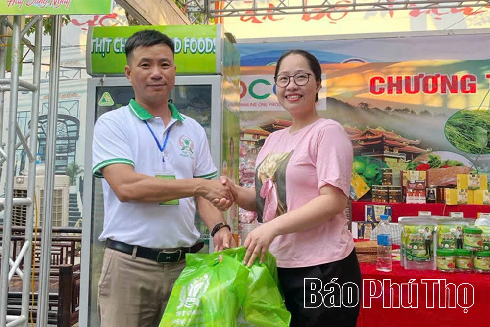 ការកសាងម៉ាកយីហោ OCOP នៃផលិតផលសាច់ជូរ Friend Foods