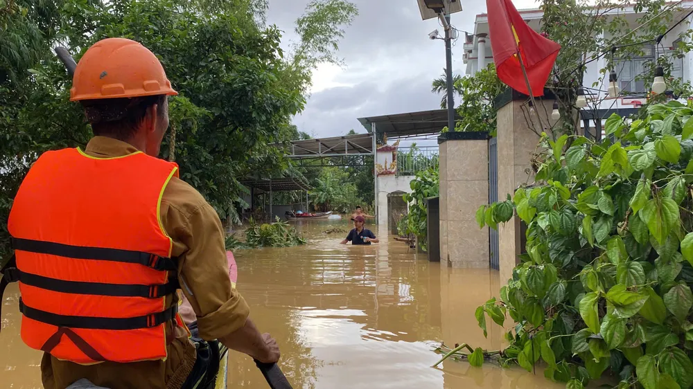 Багато районів комуни Дай Лок досі сильно затоплені.