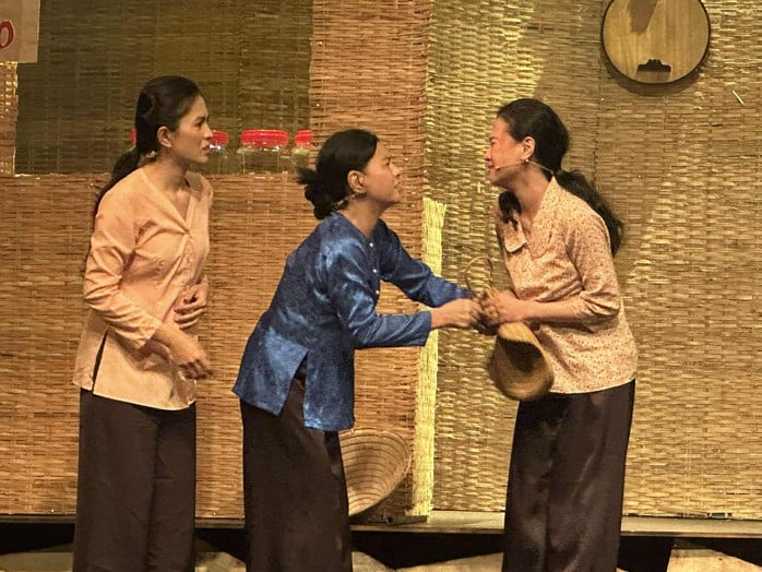 Khóc cười với Hoài Linh, Cát Phượng trong phiên bản mới của