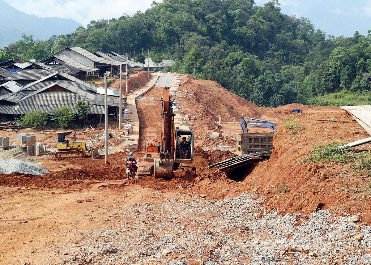 Maskiner mobiliserades för att påskynda projektets framsteg.