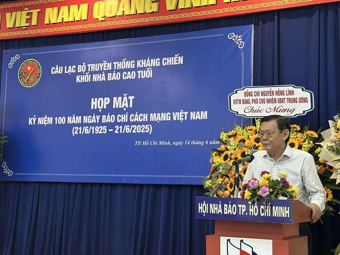 Hát then, múa gáo dừa đầy cảm xúc trong ngày họp mặt Khối các nhà báo cao tuổi TP HCM - Ảnh 7.