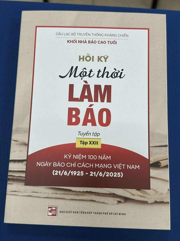 Hát then, múa gáo dừa đầy cảm xúc trong ngày họp mặt Khối các nhà báo cao tuổi TP HCM - Ảnh 8.