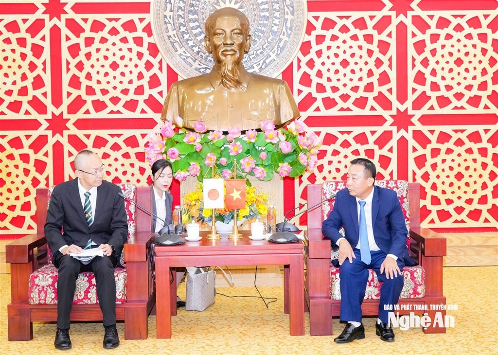 ພາສາອັງກິດ: ຂ່າວ