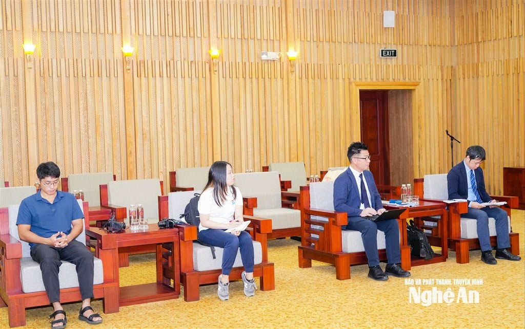 ພາສາອັງກິດ: ຂ່າວ