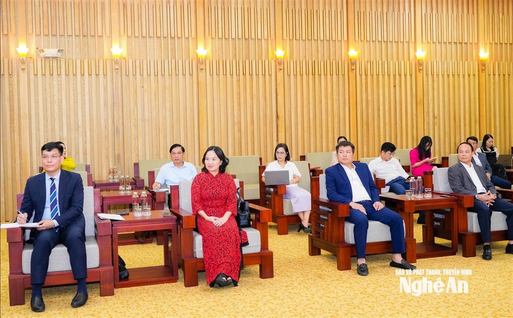 ພາສາອັງກິດ: ຂ່າວ