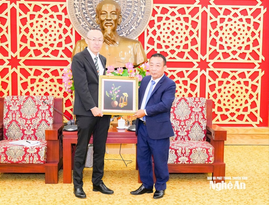 ພາສາອັງກິດ: ຂ່າວ