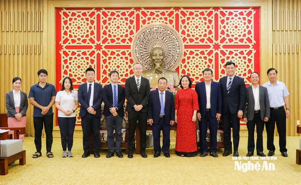 ພາສາອັງກິດ: ຂ່າວ