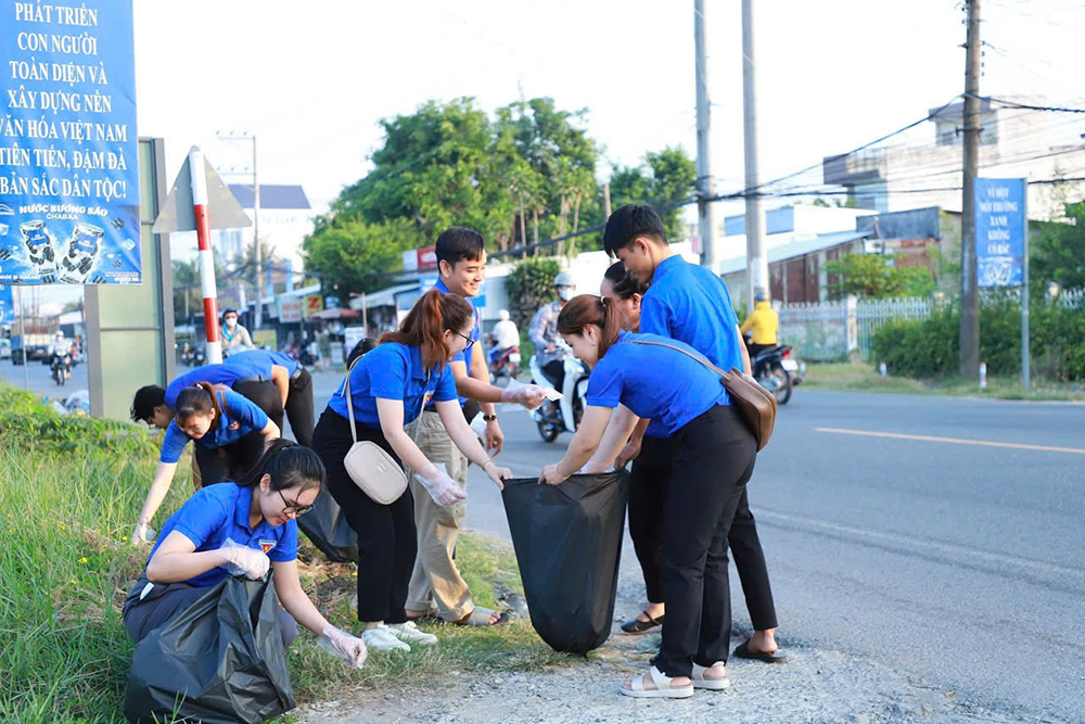 Join hands to build civilized urban areas