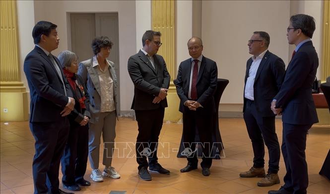 चित्र परिचय