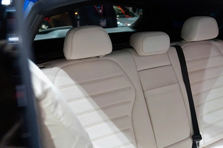 カーシート メルセデス・ベンツ GLC EQ 400 4MATIC の詳細 - 1回の充電で700km以上