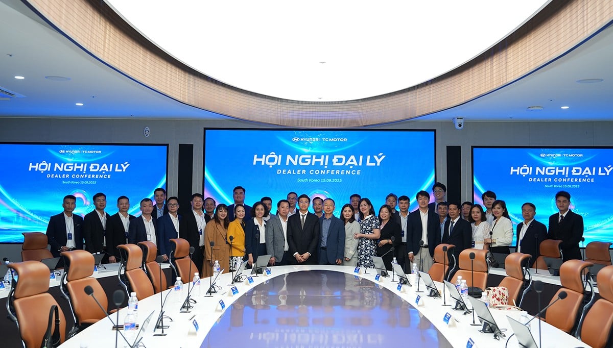 En sammankopplad resa: Upplev kraften i tillverkning och modern teknik på Hyundai-fabriken i Korea Hành trình kết nối: Trải nghiệm thực tế sức mạnh sản xuất & công nghệ hiện đại tại nhà máy Hyundai Hàn Quốc