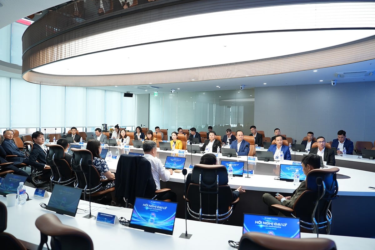 En sammankopplad resa: Upplev kraften i tillverkning och modern teknik på Hyundai-fabriken i Korea Hành trình kết nối: Trải nghiệm thực tế sức mạnh sản xuất & công nghệ hiện đại tại nhà máy Hyundai Hàn Quốc