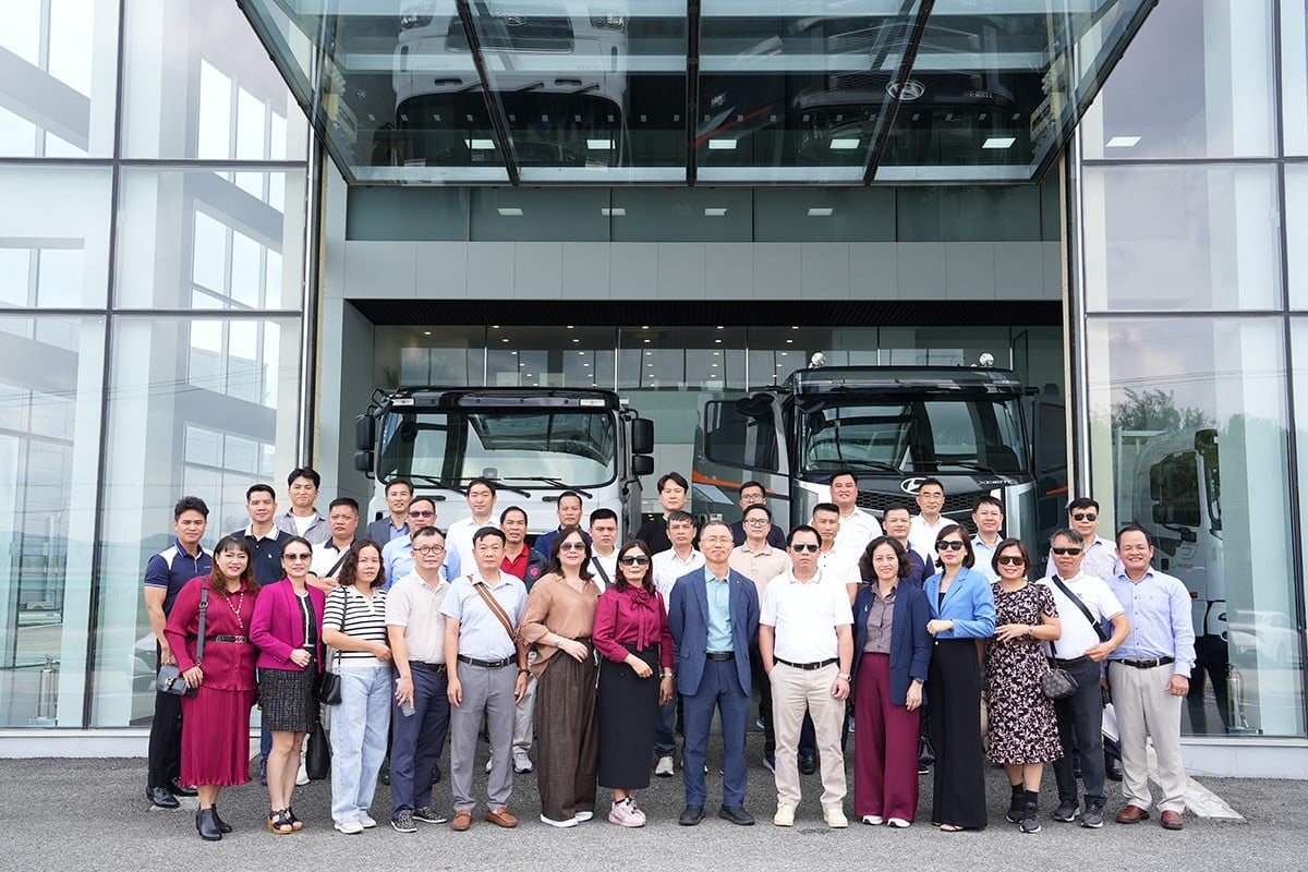 En sammankopplad resa: Upplev kraften i tillverkning och modern teknik på Hyundai-fabriken i Korea Hành trình kết nối: Trải nghiệm thực tế sức mạnh sản xuất & công nghệ hiện đại tại nhà máy Hyundai Hàn Quốc