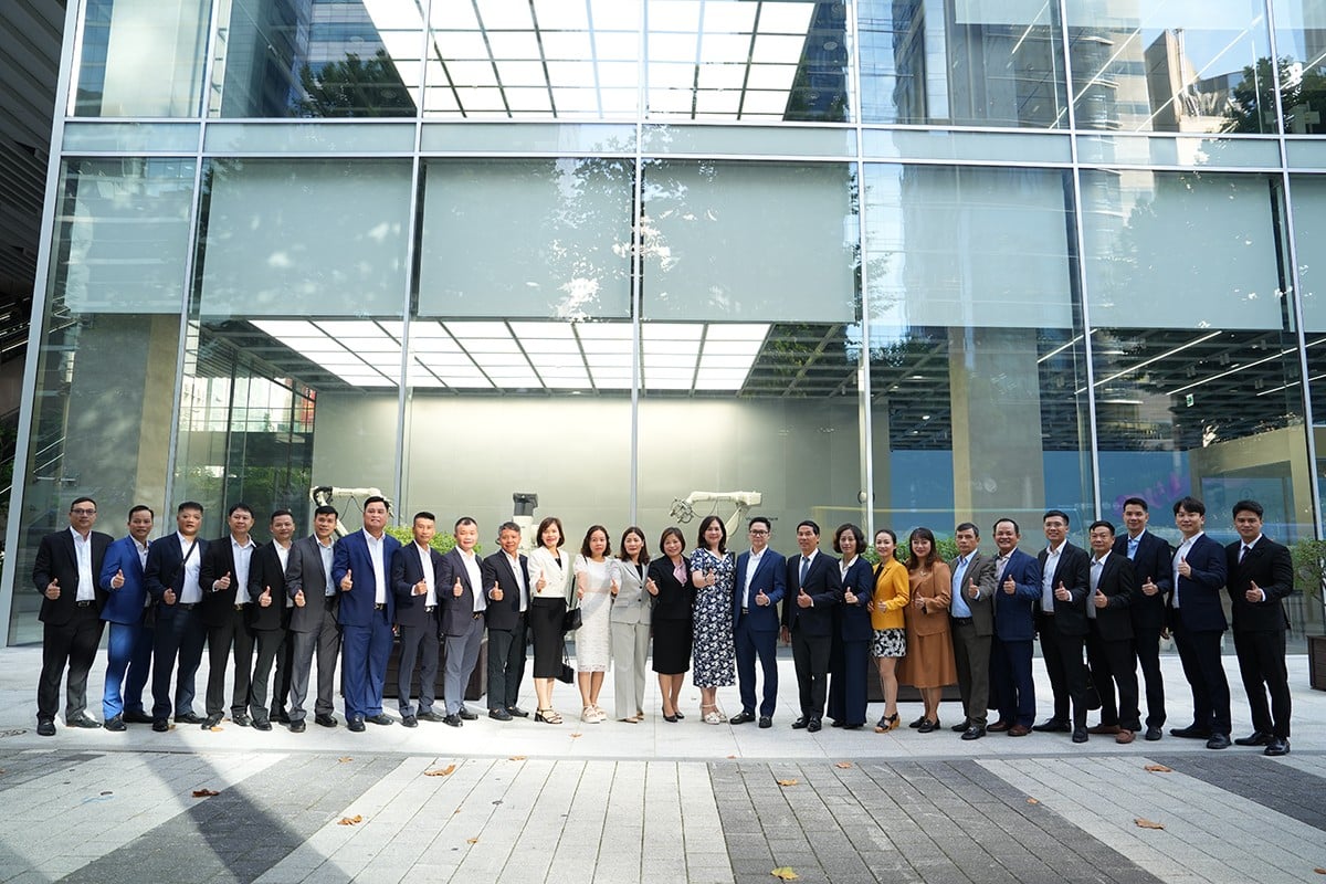 En sammankopplad resa: Upplev kraften i tillverkning och modern teknik på Hyundai-fabriken i Korea Hành trình kết nối: Trải nghiệm thực tế sức mạnh sản xuất & công nghệ hiện đại tại nhà máy Hyundai Hàn Quốc