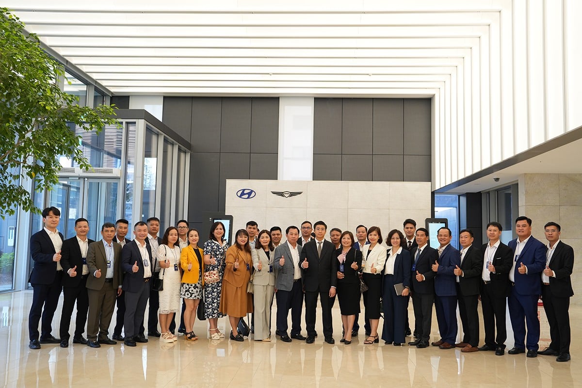 En sammankopplad resa: Upplev kraften i tillverkning och modern teknik på Hyundai-fabriken i Korea Hành trình kết nối: Trải nghiệm thực tế sức mạnh sản xuất & công nghệ hiện đại tại nhà máy Hyundai Hàn Quốc