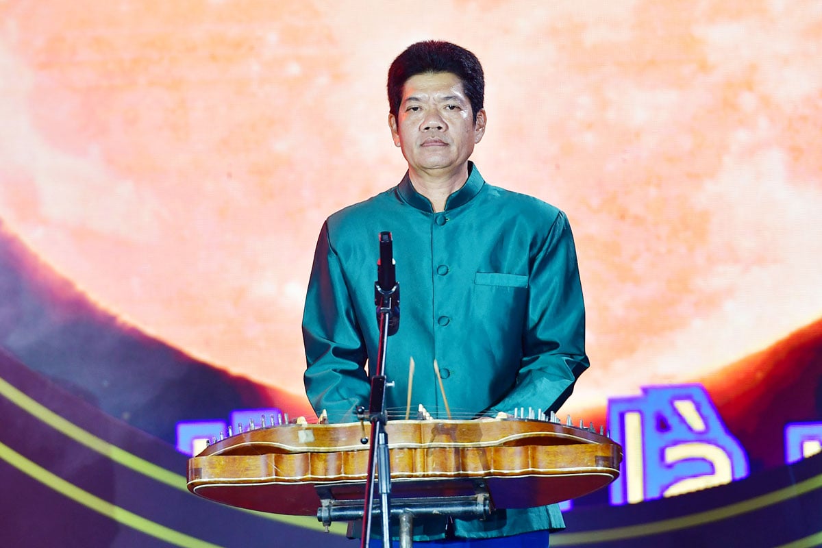 מופע סולו בכלי נגינה מסורתיים