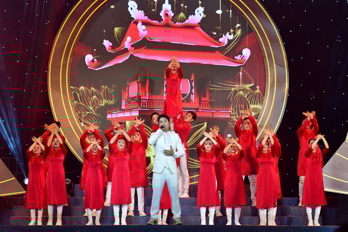 Thanh Duy Idol עם שני השירים