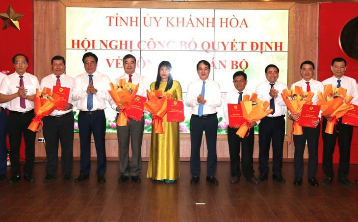 ប្រធានអធិការរងខេត្ត Khanh Hoa ក្លាយជាលេខាបក្សសង្កាត់ Nha Trang - រូបថត ១. Khánh Hòa - Ảnh 1.