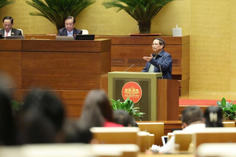 Premier: De Vietnamese economie is veerkrachtig en heeft grote schokken van buitenaf overleefd - Foto 3. Thủ tướng: Nền kinh tế Việt Nam đủ sức chống chịu và đã vượt qua được các cú sốc rất lớn từ bên ngoài- Ảnh 3.