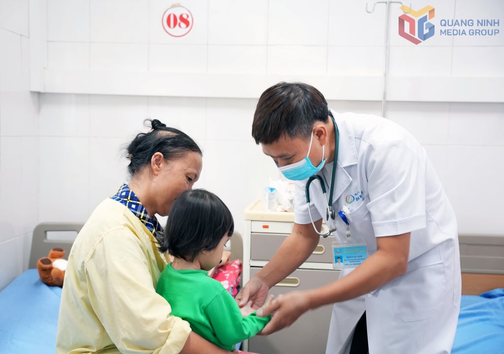 Η ασθενής νοσηλεύτηκε στο Μαιευτήριο και Παιδιατρική Κλινική Quang Ninh.