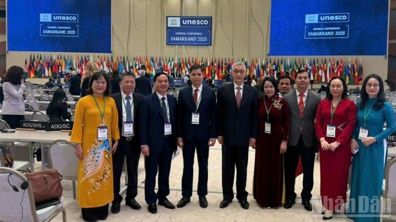 حضر وفد مقاطعة هونغ ين الدورة الثالثة والأربعين لمنظمة الأمم المتحدة للتربية والعلم والثقافة.