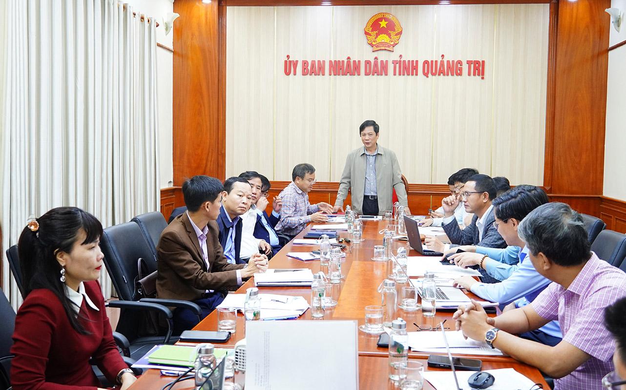 Ο μόνιμος αντιπρόεδρος της Λαϊκής Επιτροπής της επαρχίας Κουάνγκ Τρι, Χοάνγκ Ναμ, εκφώνησε ομιλία στη συνάντηση.