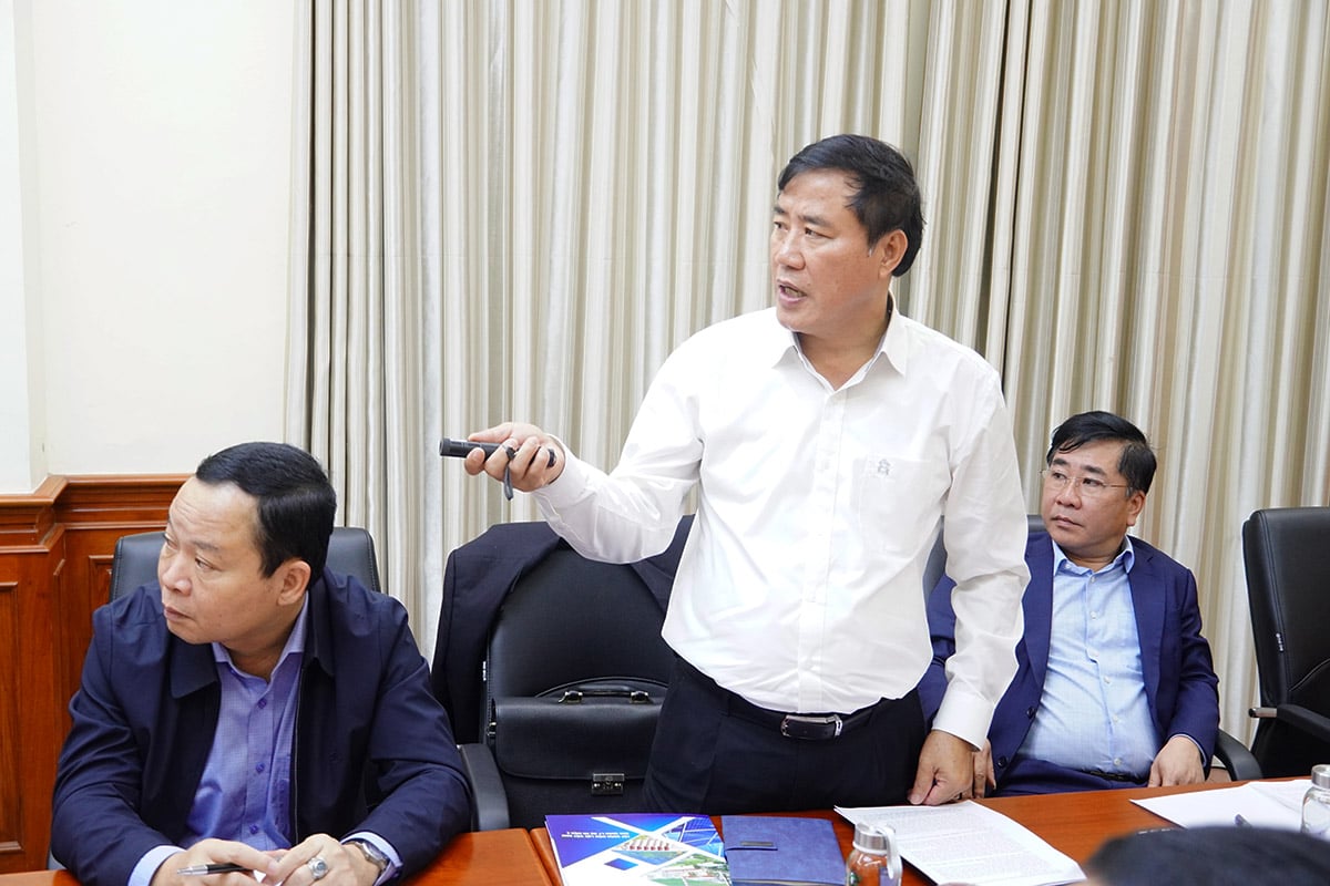 Ο κ. Tran Quoc Trung, Αναπληρωτής Επικεφαλής του Διοικητικού Συμβουλίου της Οικονομικής Ζώνης Quang Tri, παρουσίασε την πρόοδο της προετοιμασίας του έργου στη συνάντηση.