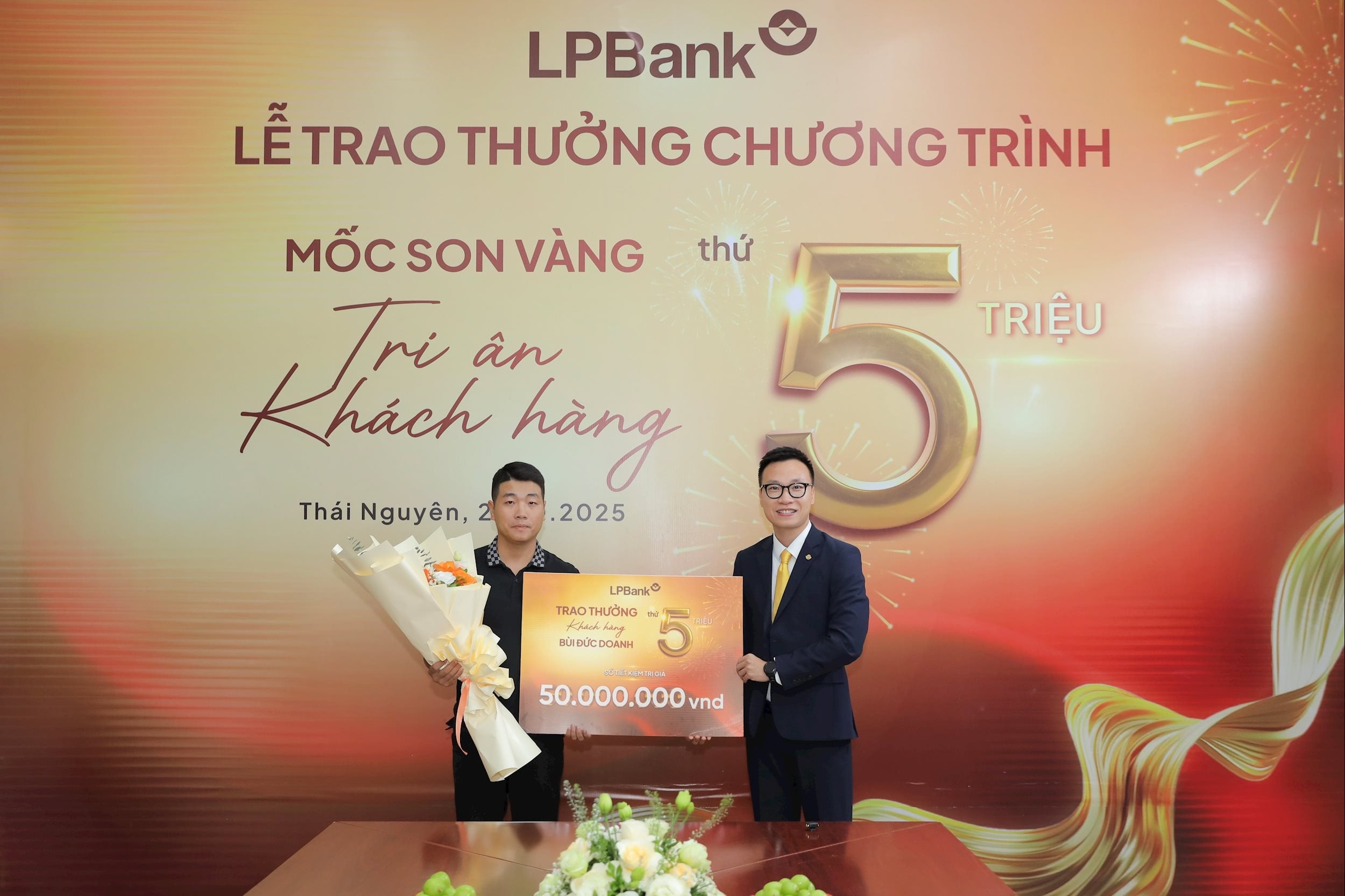 ធនាគារ LPBank ប្រគល់រង្វាន់ដល់អតិថិជនទី 1