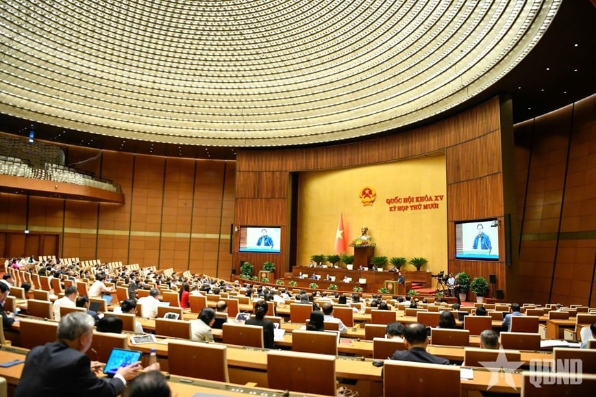 ৩০শে অক্টোবর বিকেলে জাতীয় পরিষদের কার্যনির্বাহী অধিবেশনের দৃশ্য। ছবি: ট্রং হাই