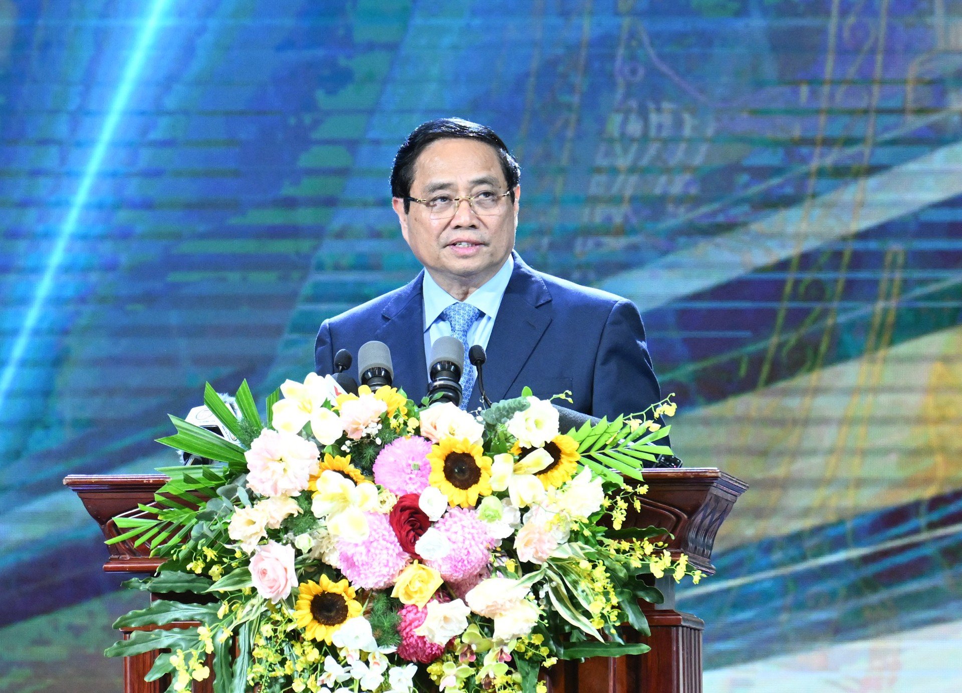 ທ່ານນາຍົກລັດຖະມົນຕີ ຟ້າມບິ່ງມິງ ກ່າວຄຳເຫັນທີ່ພິທີມອບລາງວັນ. dsc-8191.jpg