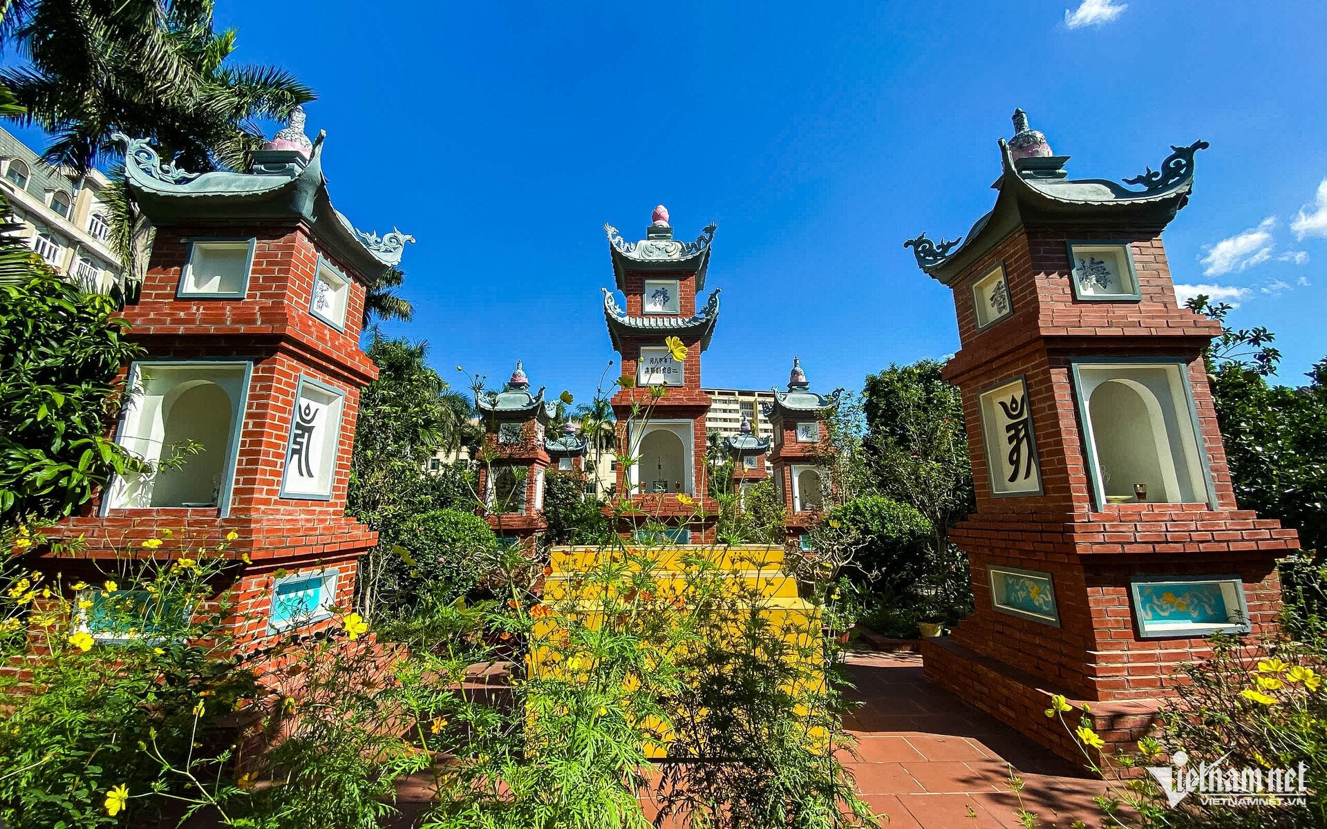 Pagoda del Señor Sagrado de Hanoi.jpg