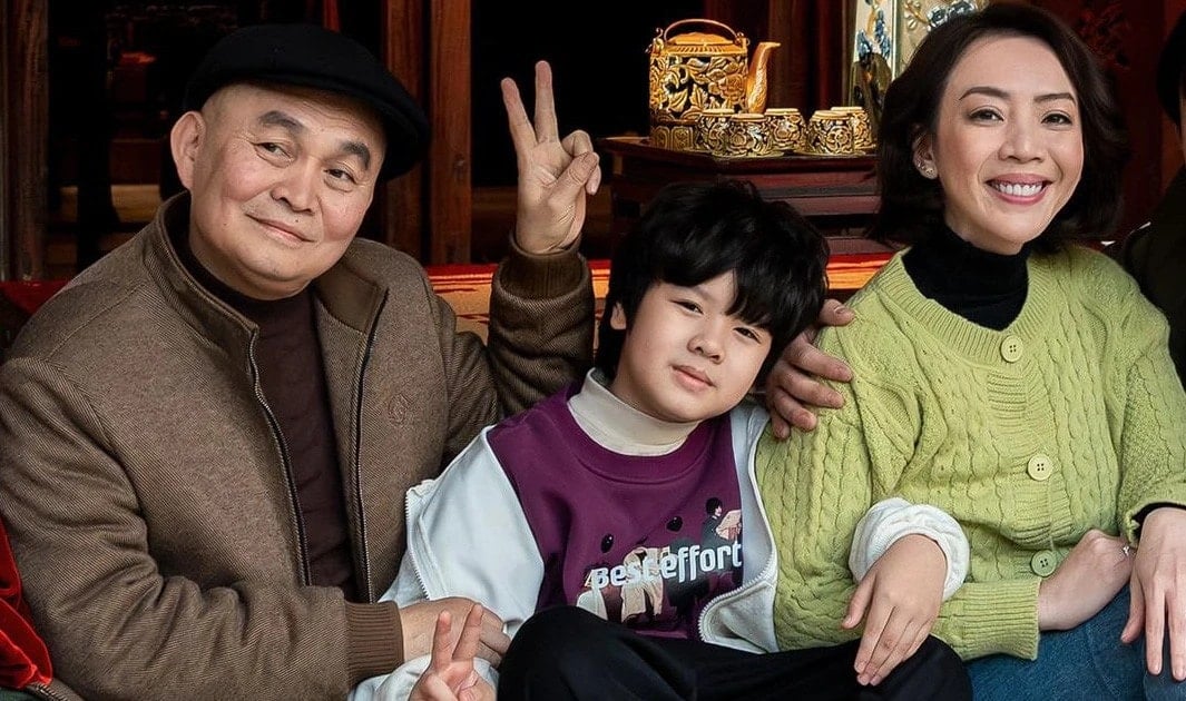 Giao lưu với nghệ sĩ Xuân Hinh và dàn diễn viên phim 'Mưa đỏ' tại Hội chợ mùa Thu