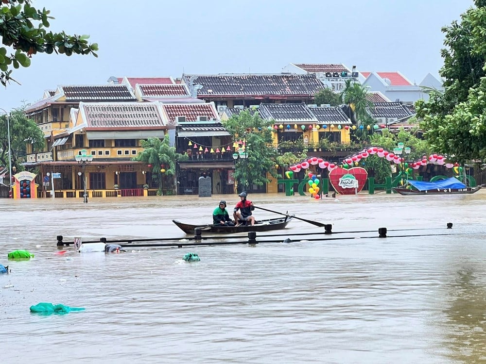 বন্যার পর হোই আন জরুরিভাবে ধ্বংসাবশেষ এবং প্রাচীন ঘরবাড়িকে শক্তিশালী এবং রক্ষা করছে - ছবি ২