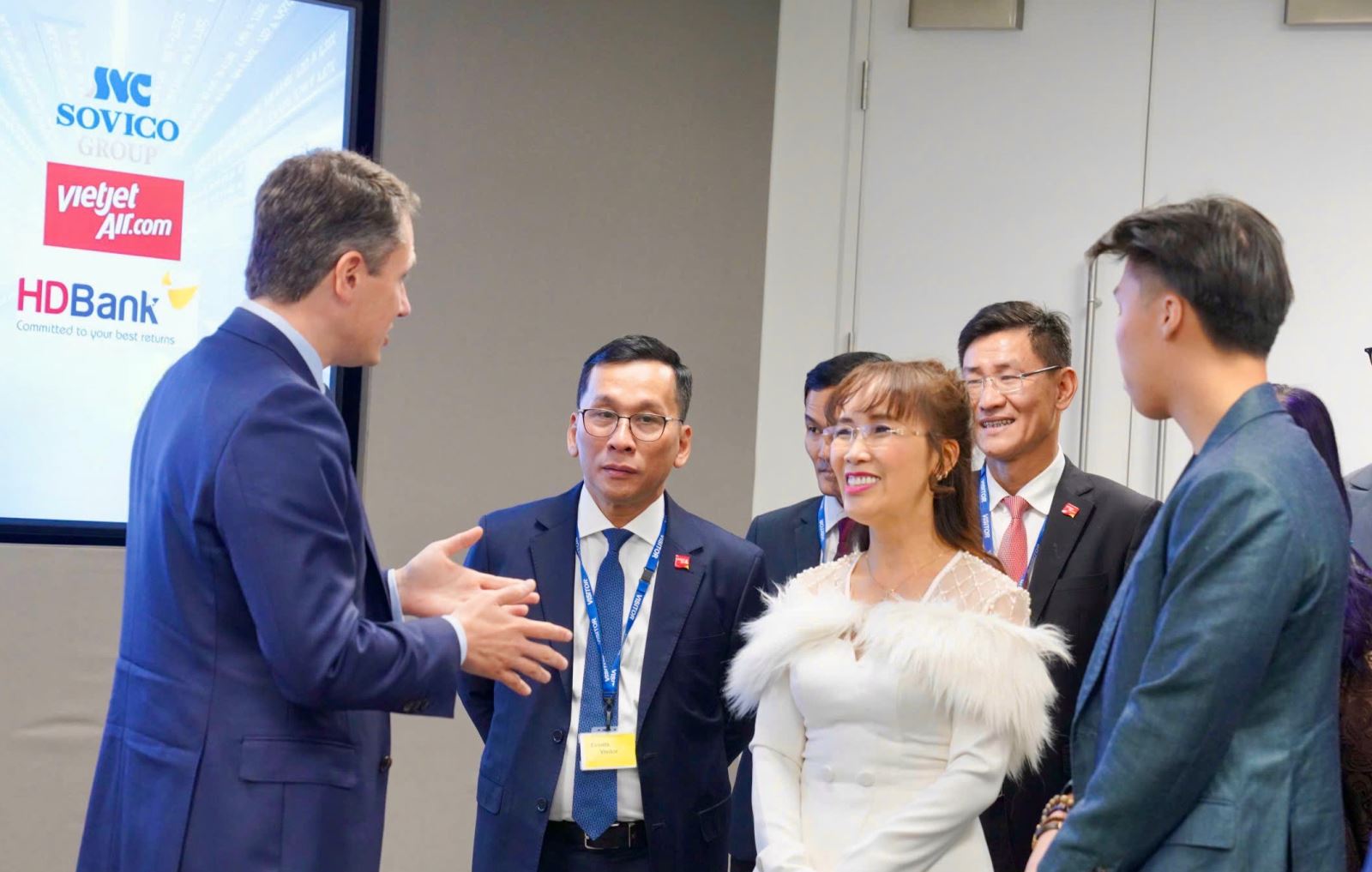 ຄຳບັນຍາຍຮູບ