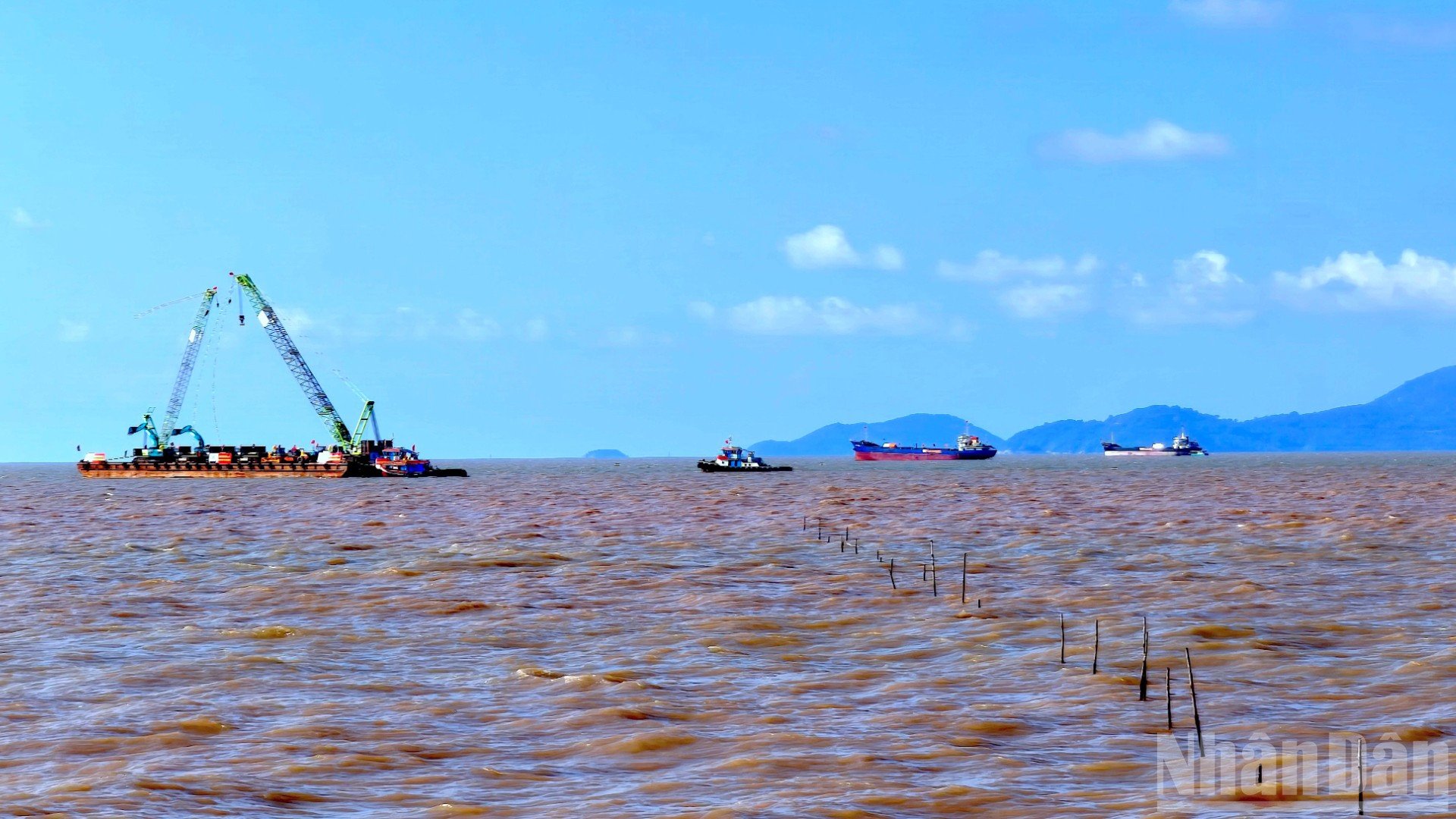 Ca Mau “ឆ្លៀតឱកាស” ដើម្បីអភិវឌ្ឍន៍ទេសចរណ៍ - រូបថត ៥. Cà Mau “thuận thế đẩy thuyền” để phát triển du lịch - Ảnh 5.