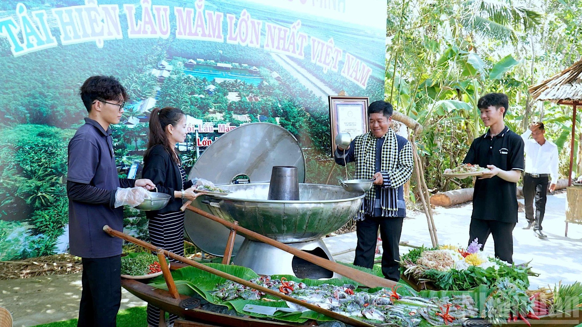 Cà Mau “thuận thế đẩy thuyền” để phát triển du lịch - Ảnh 11.