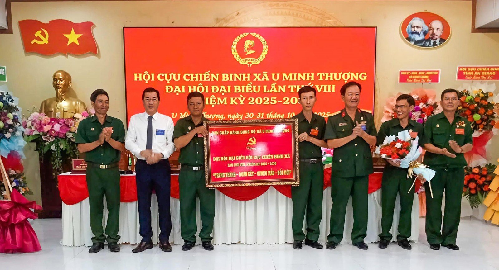 សមាគមអតីតយុទ្ធជនឃុំ U Minh Thuong គាំទ្រសមាជិកចំនួន ១.១៧៨ នាក់ ជាមួយកម្ចីសម្រាប់អភិវឌ្ឍន៍សេដ្ឋកិច្ច