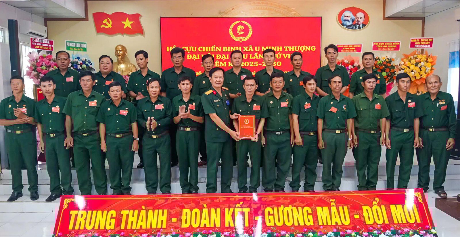 សមាគមអតីតយុទ្ធជនឃុំ U Minh Thuong គាំទ្រសមាជិកចំនួន ១.១៧៨ នាក់ ជាមួយកម្ចីសម្រាប់អភិវឌ្ឍន៍សេដ្ឋកិច្ច