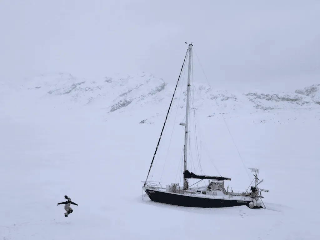Rasakan pengalaman mendayung sendirian melintasi Arktik - Foto 1. Trải nghiệm một mình chèo thuyền qua Bắc Cực- Ảnh 1.
