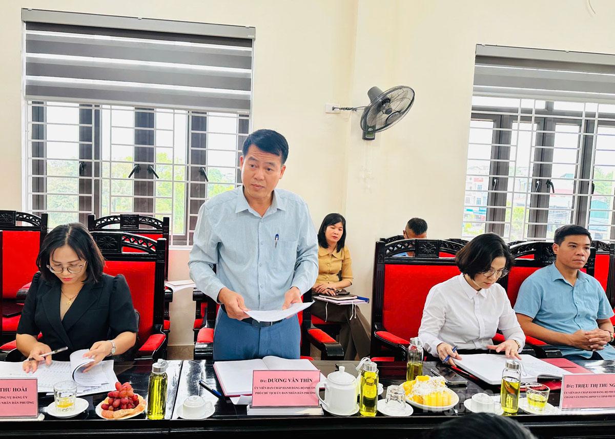 ថ្នាក់ដឹកនាំសង្កាត់ Nong Tien បានរាយការណ៍អំពីលទ្ធផលនៃការអនុវត្តការងារនយោបាយ និងការអភិវឌ្ឍន៍សេដ្ឋកិច្ចសង្គមក្នុងតំបន់ជូនគណៈប្រតិភូត្រួតពិនិត្យ។