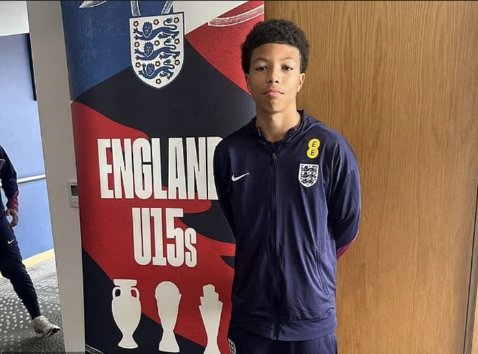 Con trai cựu danh thủ Brazil khoác áo đội tuyển U15 Anh - Ảnh 1.