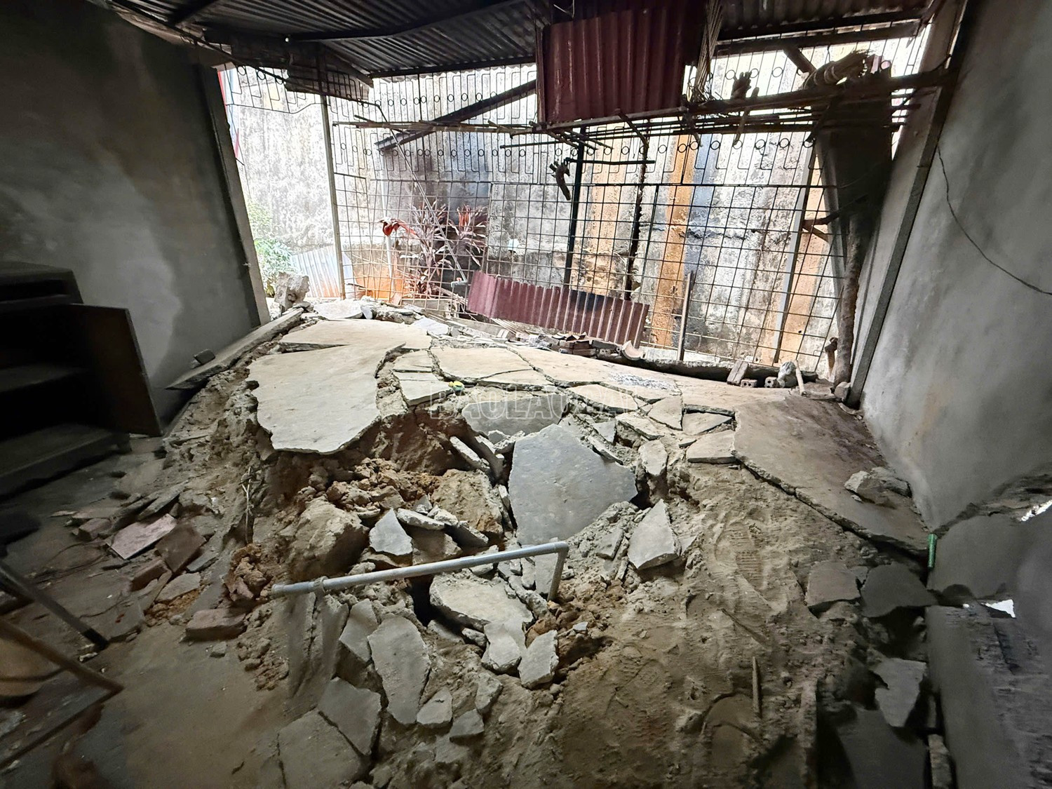 カムドゥオン区は土砂崩れ危険地帯から16世帯を緊急避難させた。