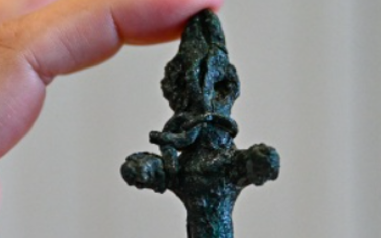 ເລັບທີ່ມີຮູບຮ່າງຂອງມະນຸດນີ້ຖືກຄາດຄະເນວ່າມາຮອດຍຸກ Bronze Age. ຮູບພາບ: @Çukurova University. 6.png