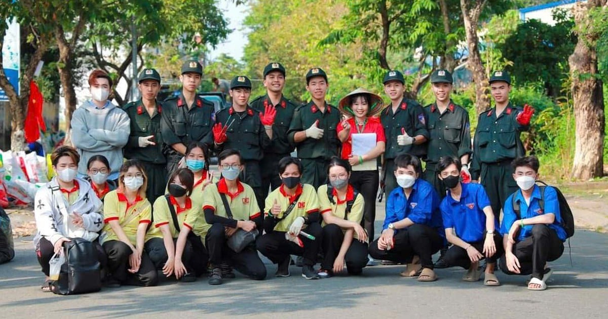 Ánh sáng từ những bước chân